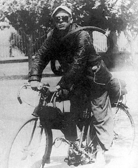 Che Guevara ready to go on his bicycle with auxiliary engine