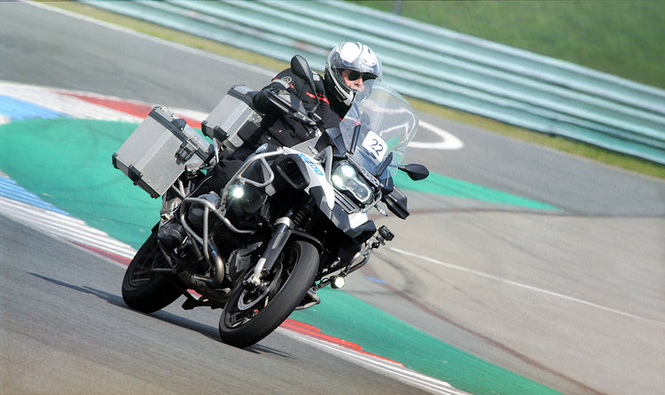 BMW R1200 GS Adventure op circuit