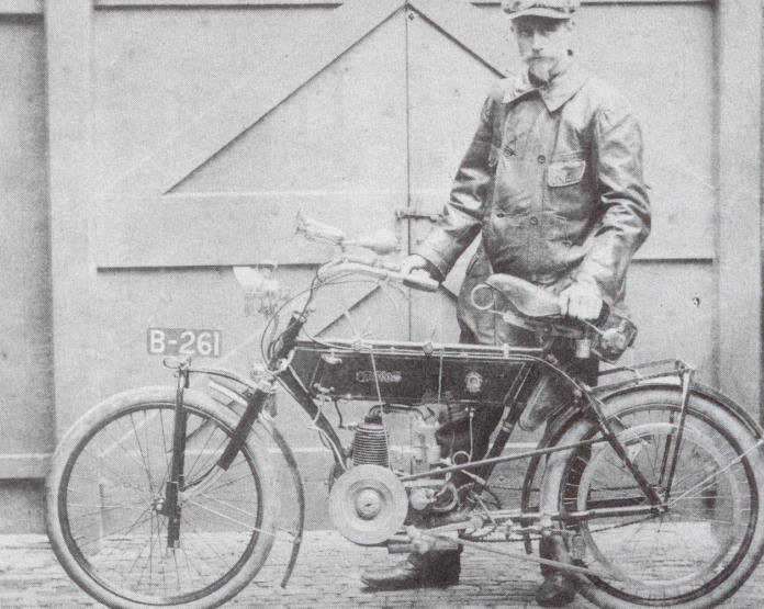 Een Nederlandse EYSINK uit 1906 met Fries kenteken.