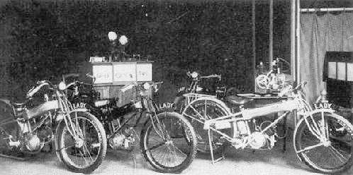 Lady motorfietsen op het Salon te Brussel in 1924