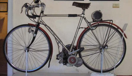 Bicycle with auxiliary engine of Che Guevara
