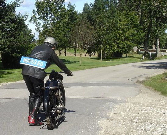 Peter Ehringen op de AJS racer