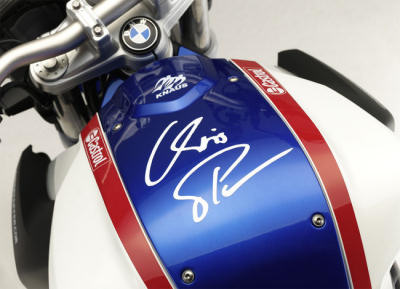 Handtekening Chris Pfeifer op BMW F800 CP Replica