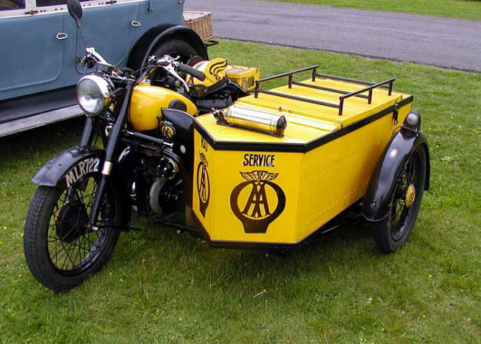 BSA M21 600cc met zijspan in AA uitvoering